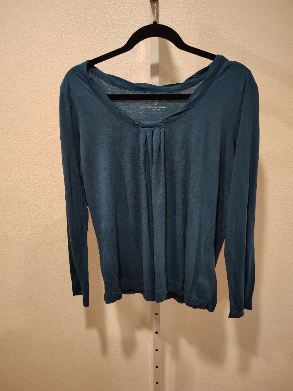 ELLE Women's Long Sleeve Top Size Large Scoop Neck Teal Flowy Pleated Front